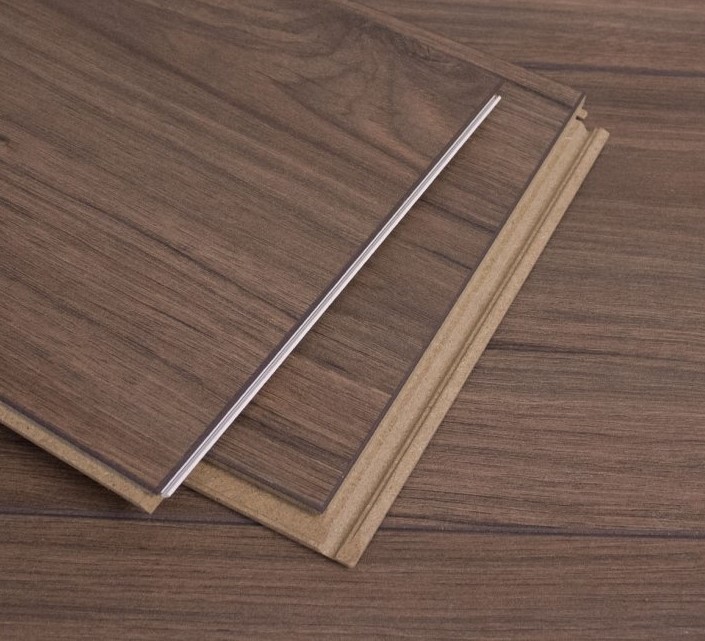 Close look at the click lock edge of a laminate plank from Brazil Floors