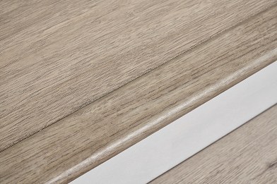 Flush laminate step nose sitting level on a light oak step down, Brazil Floors