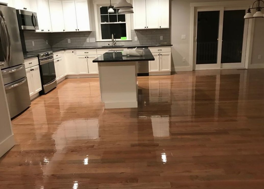 Mirror bright sanded oak with white cupboards in a home close to Arcadia, Brazil Floors