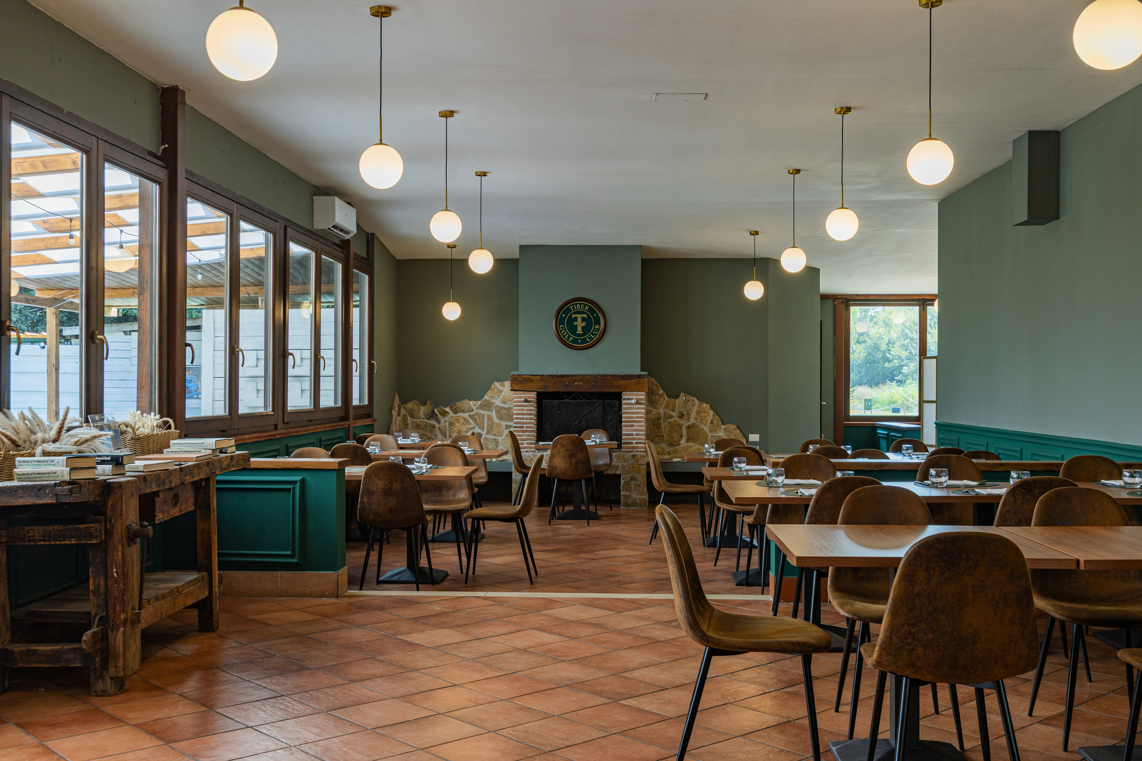 La sala del bistrot del Tiber Golf Club
