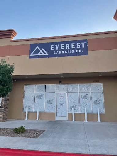 Everest Sunland Park storefront