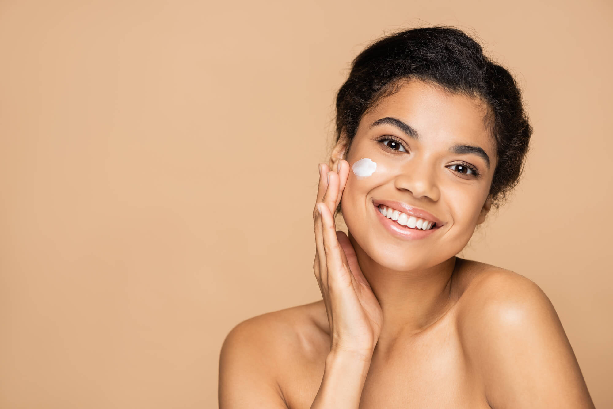 woman applying moisturizer