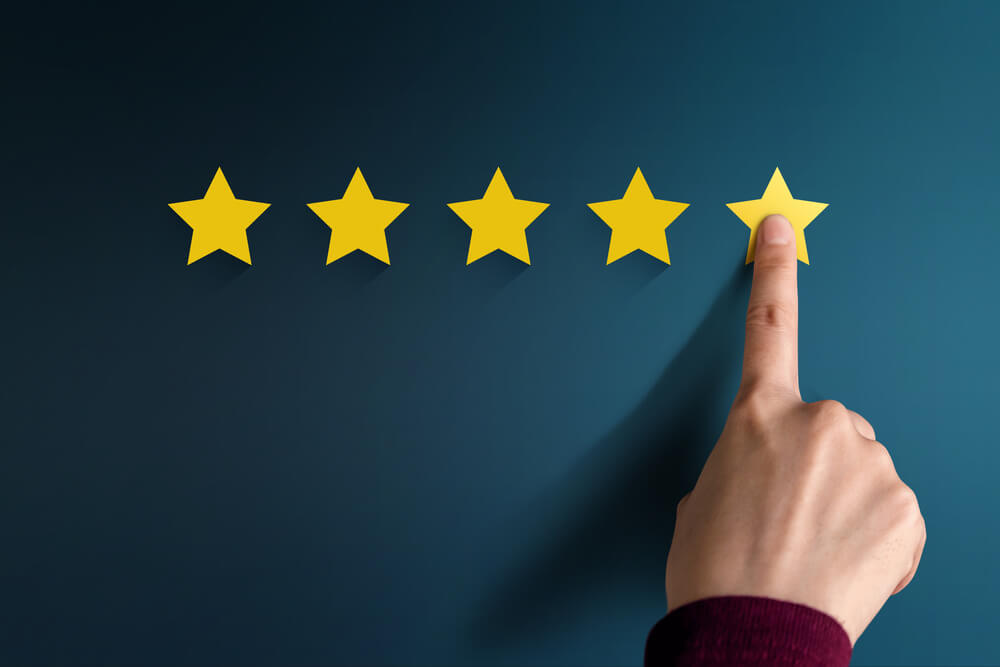 Customer giving reviews with SEO for plumbing companies.