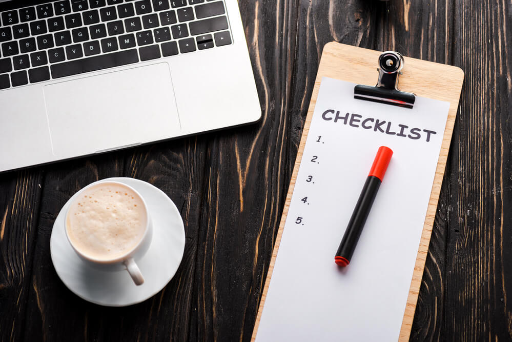 Marketer optimizing evergreen list for SEO in Florida