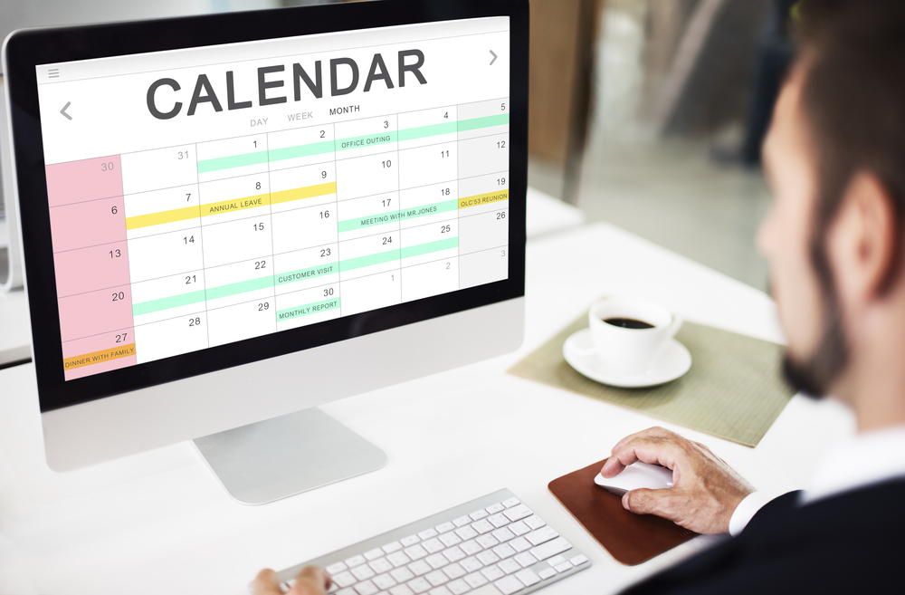 SEO services in Florida prepares a content calendar for client.