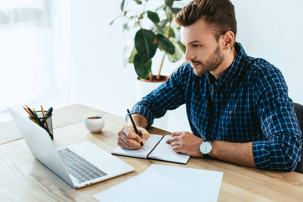 SEO specialist from a SEO services company in Miami reading to improve skills and knowledge. 