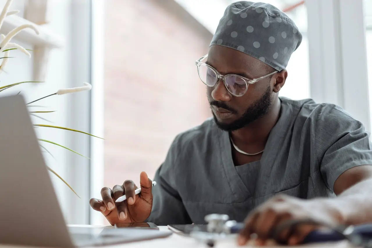 doctor writing the email