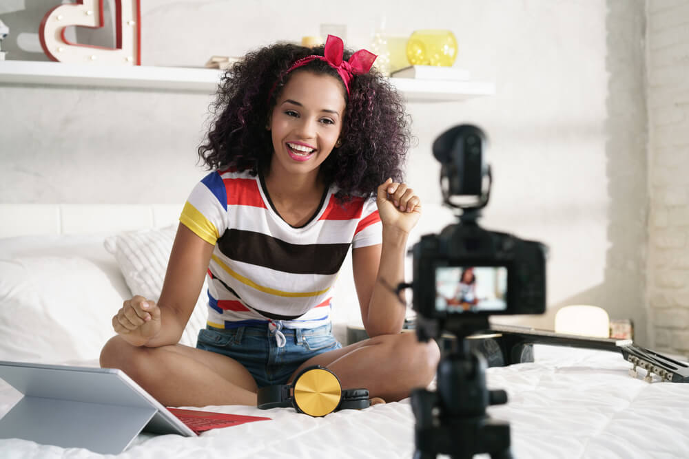 Micro influencer talking in front of the camera. 