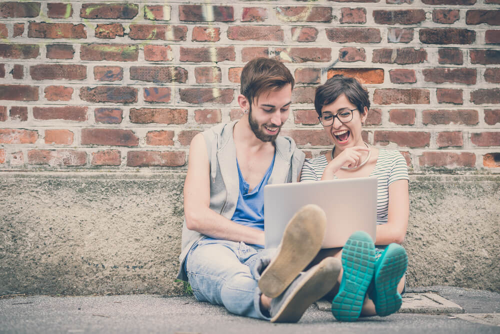 2 entrepreneurs being more authentic on social media. 