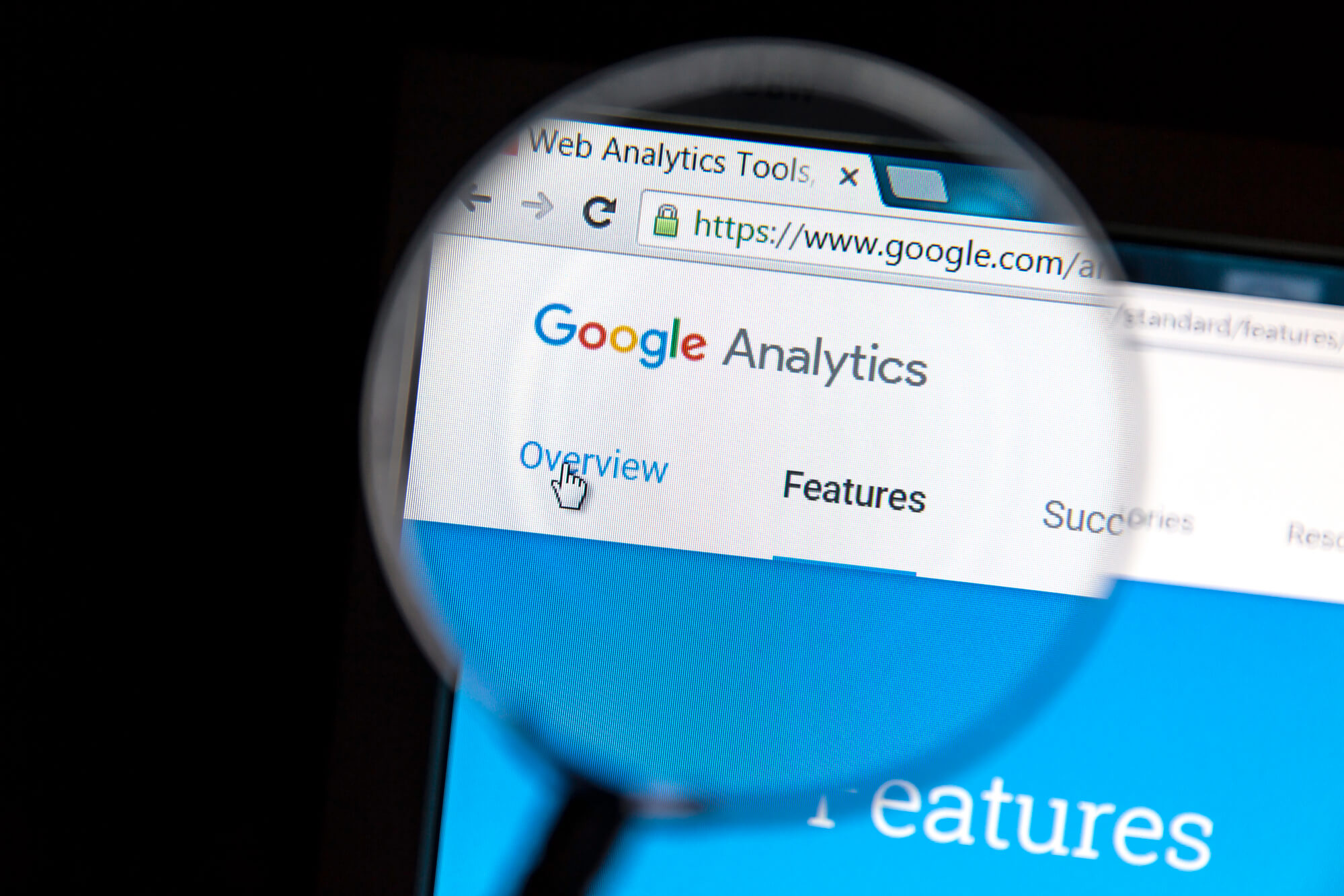 magnifying glass on google analytics website