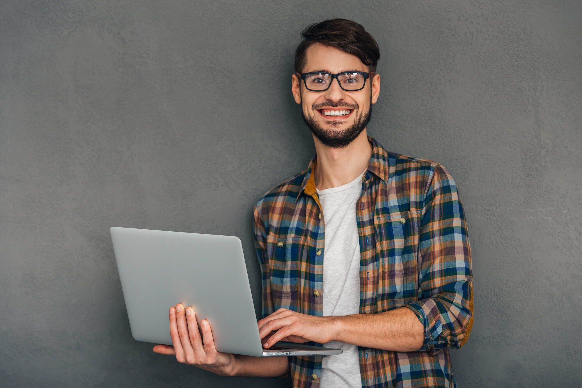 digital marketer holding laptop