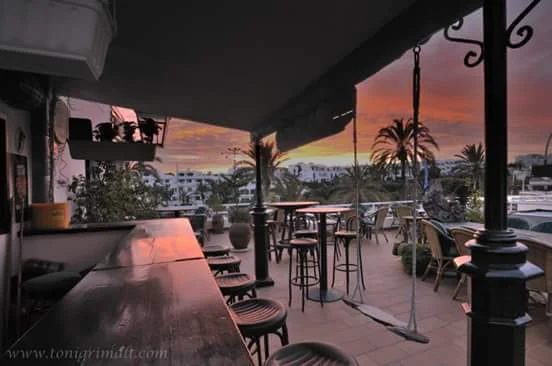 image of beach sunset (for a wedding planning service) [background image]