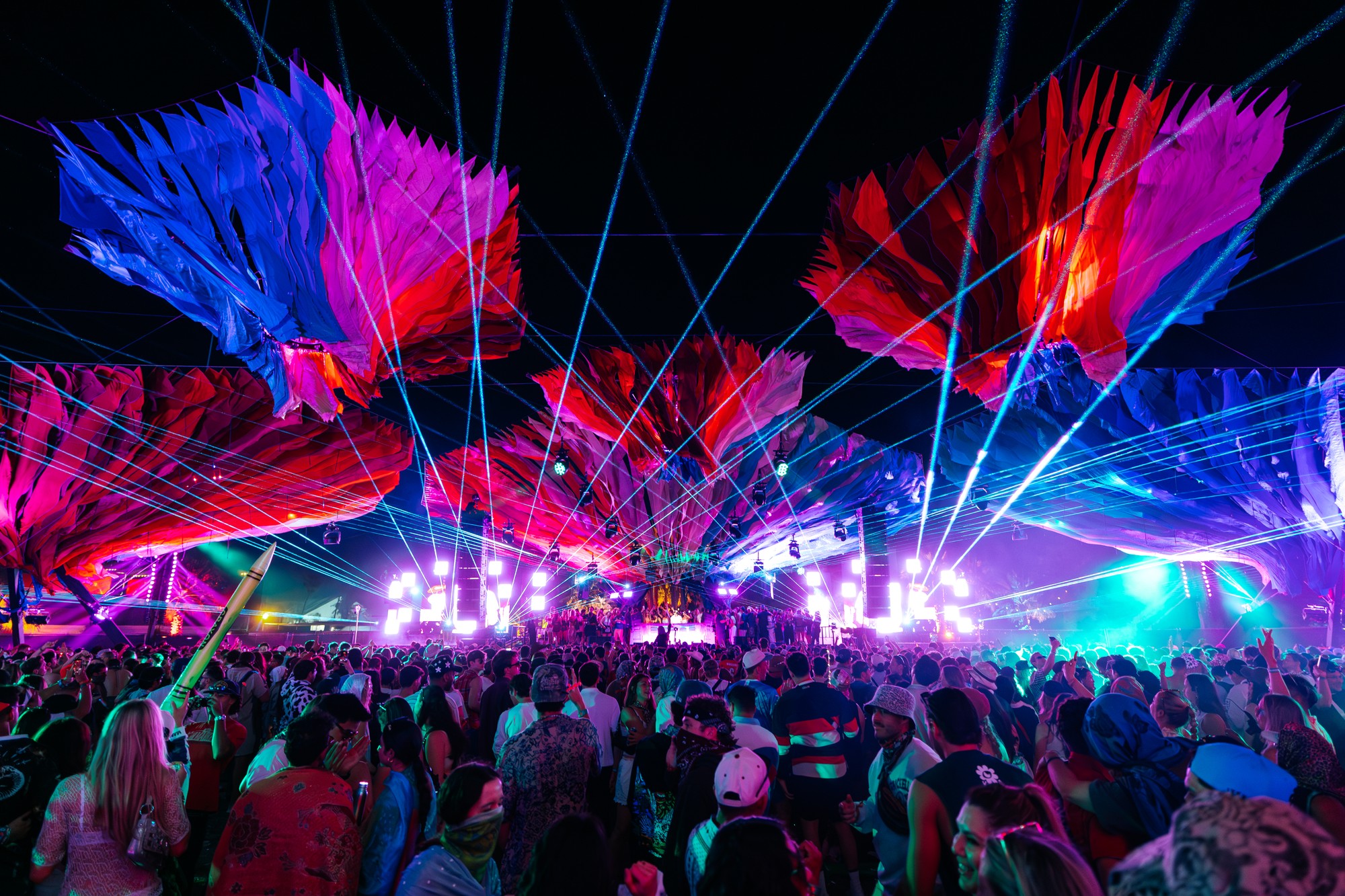 Coachella 2026 Do LaB Stage — vertical tower lighting rig with Acme Tornadoes and GLP X5 fixtures, Jake Roeber LD.