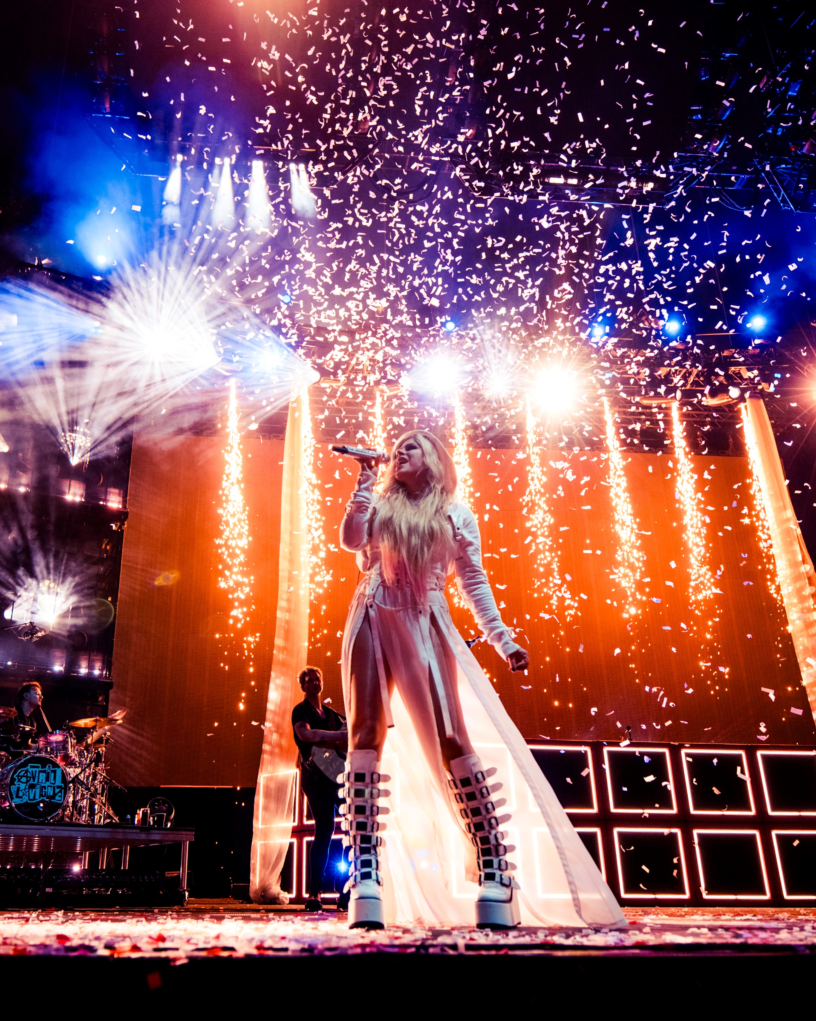 Avril Lavigne Greatest Hits Tour — arena lighting design by Visually Impressive Productions, photo Skyler Barberio.