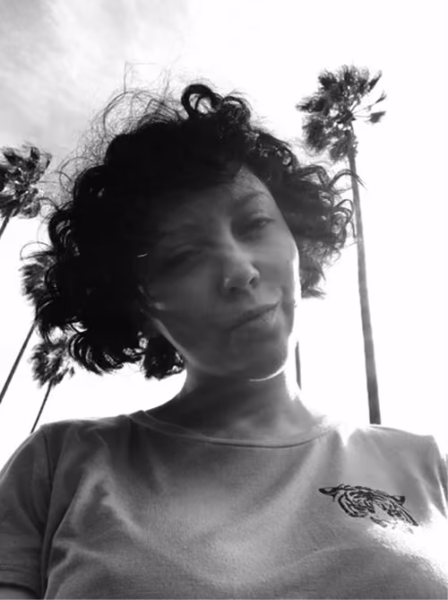 Kate, Davka Design founder, outdoors under palm trees