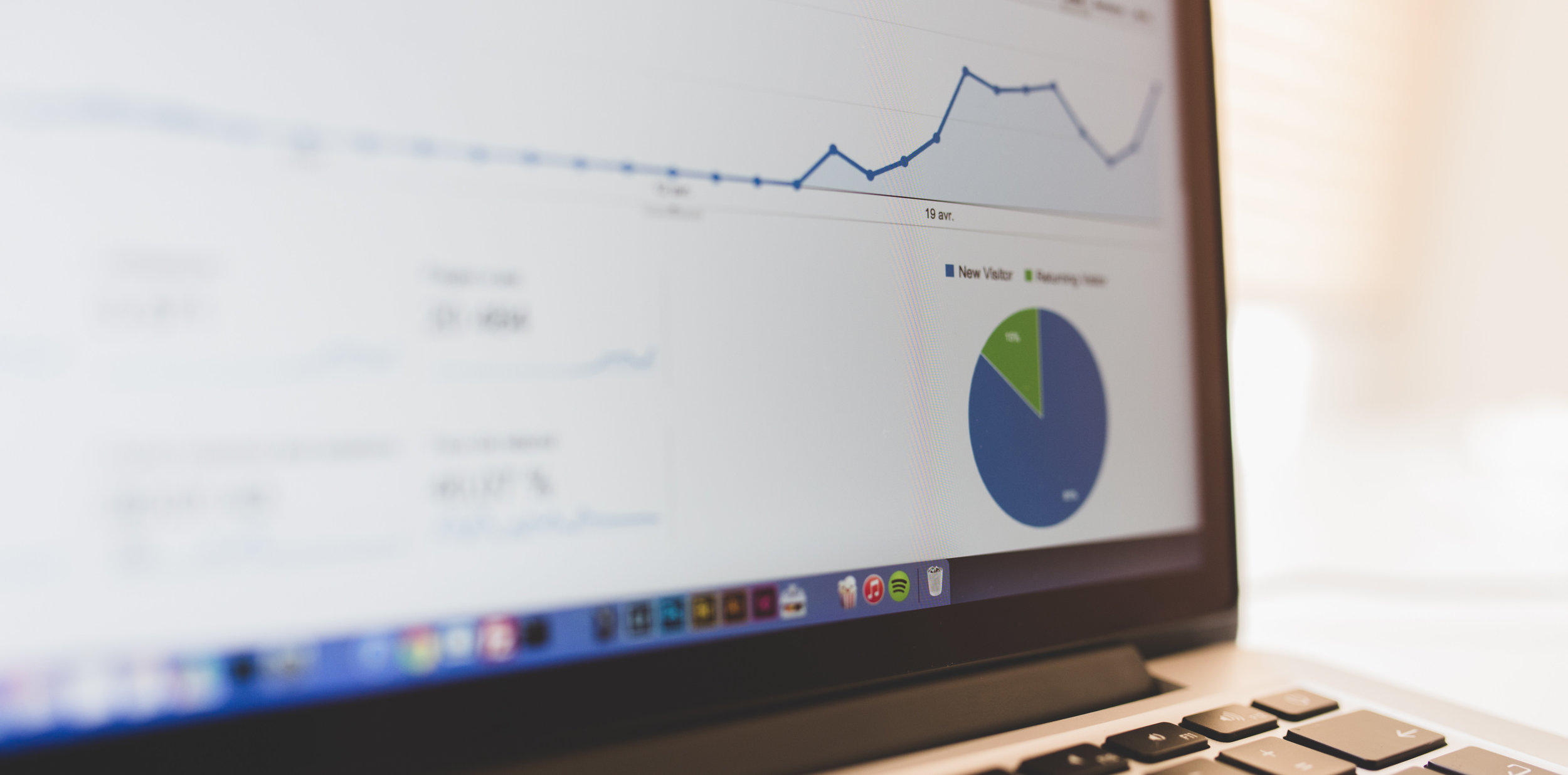 Unterschiede zwischen Google Analytics und Facebook