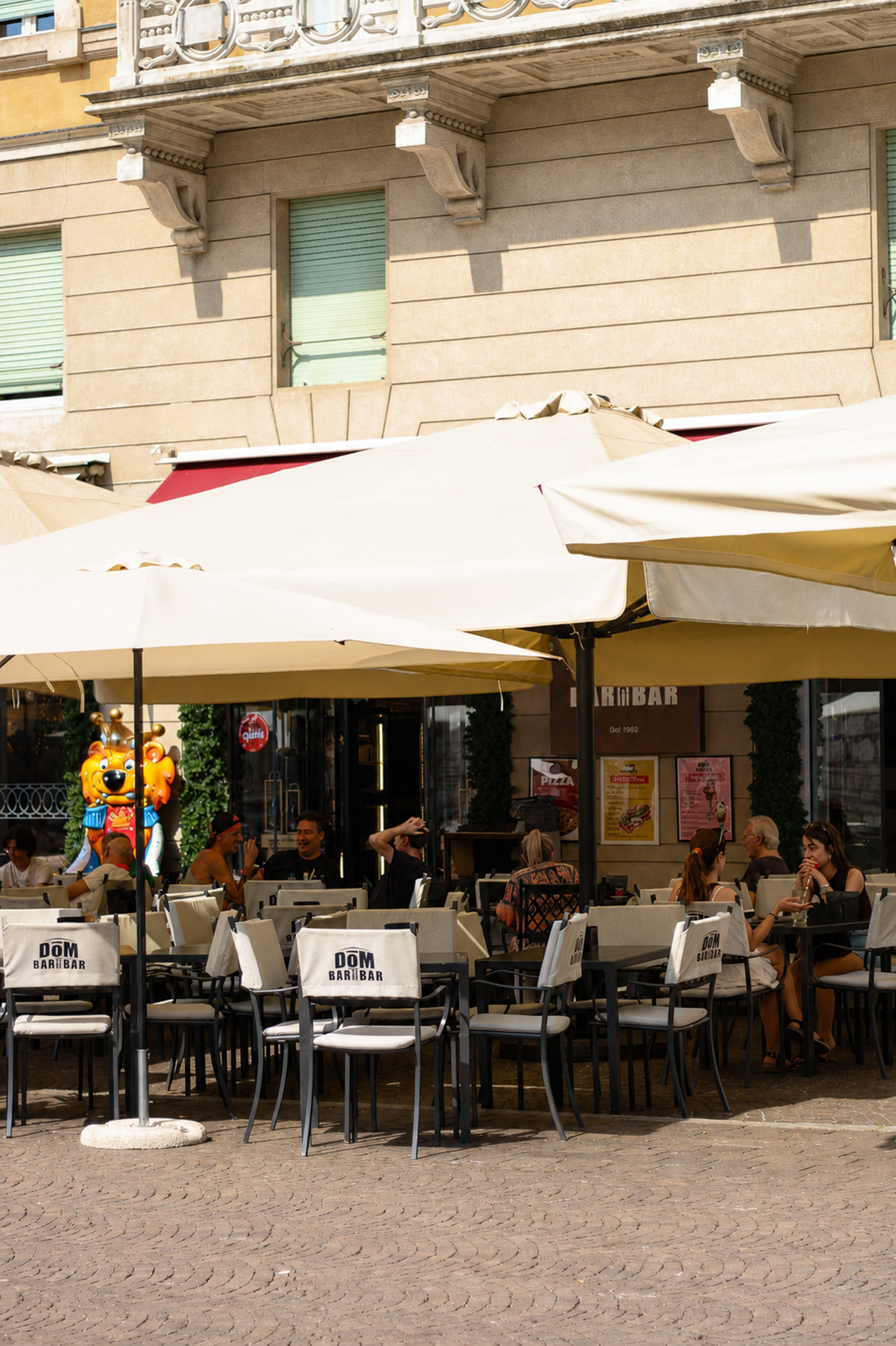 Dehors di DomBarBar affacciato su Piazza Paolo VI, Brescia