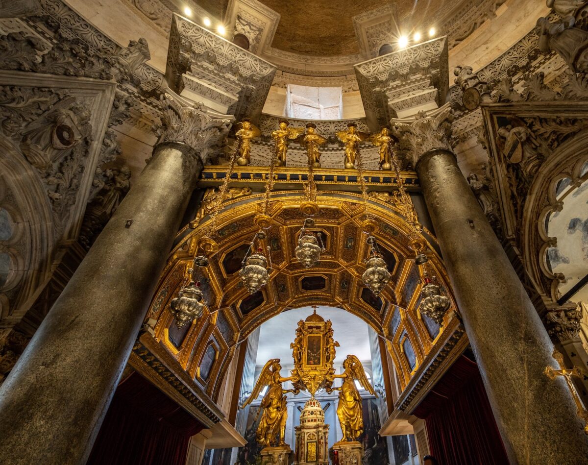 Catedral de San Domnio y campanario en el Palacio de Diocleciano, Split