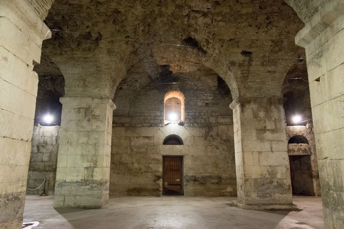 Sótanos abovedados del Palacio de Diocleciano en Split