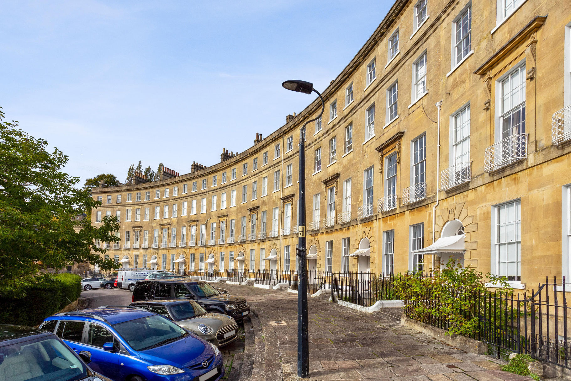 Cavendish Crescent within its setting, looking over Bath