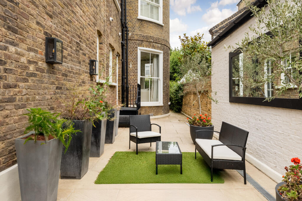 115 Ladbroke Road, Notting Hill