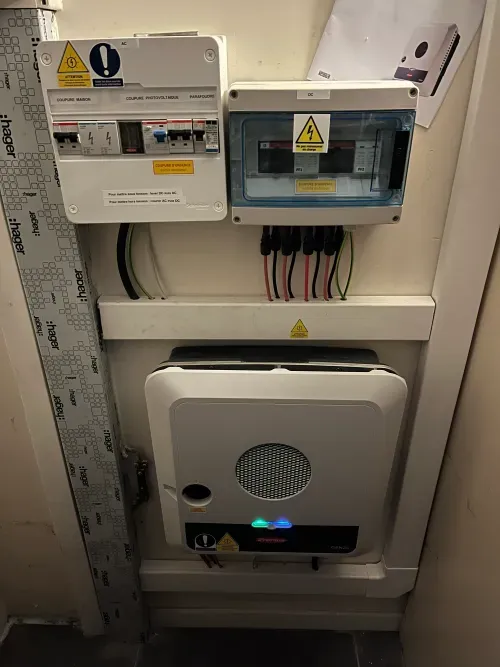 Coffrets de protection Hager et onduleur hybride Fronius Primo GEN24 6.0 à Saint-Maur-des-Fossés (94100)
