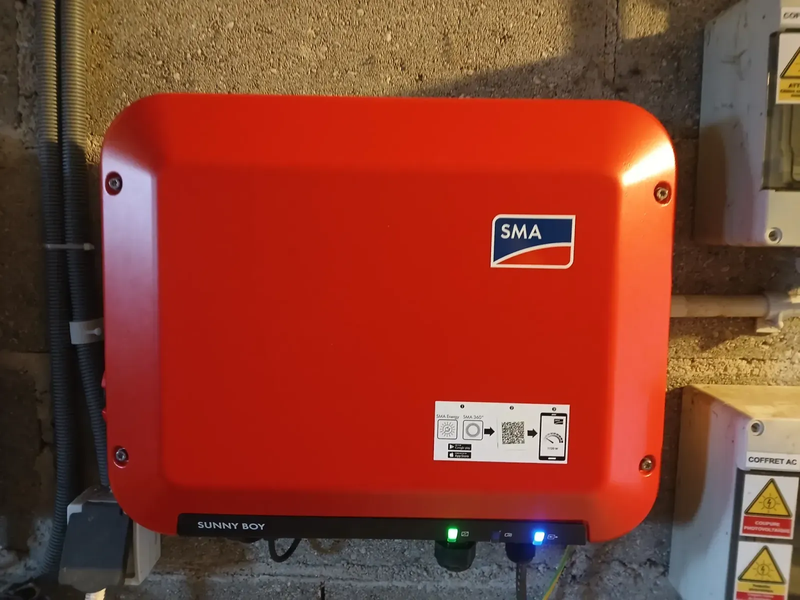 Gros plan sur l'onduleur SMA Sunny Boy 2.0 après mise en service à Vigneux-sur-Seine (91270)