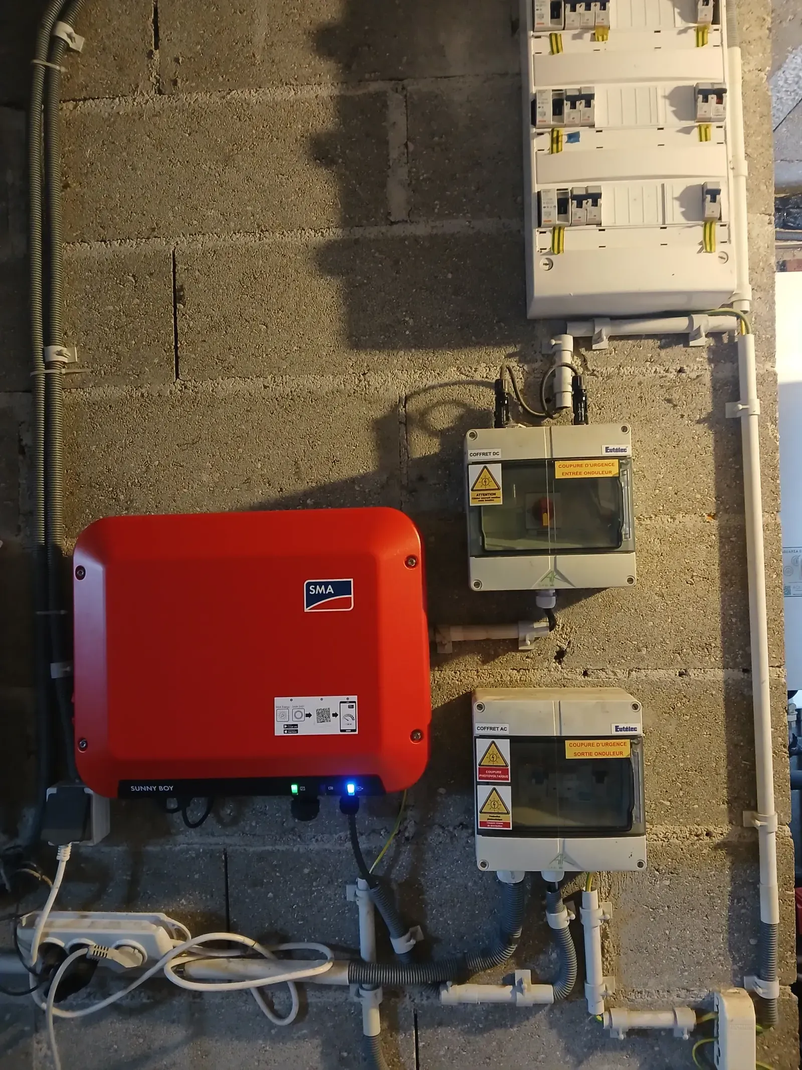 Onduleur SMA Sunny Boy 2.0 posé en remplacement, avec ses protections neuves, à Vigneux-sur-Seine (91270)