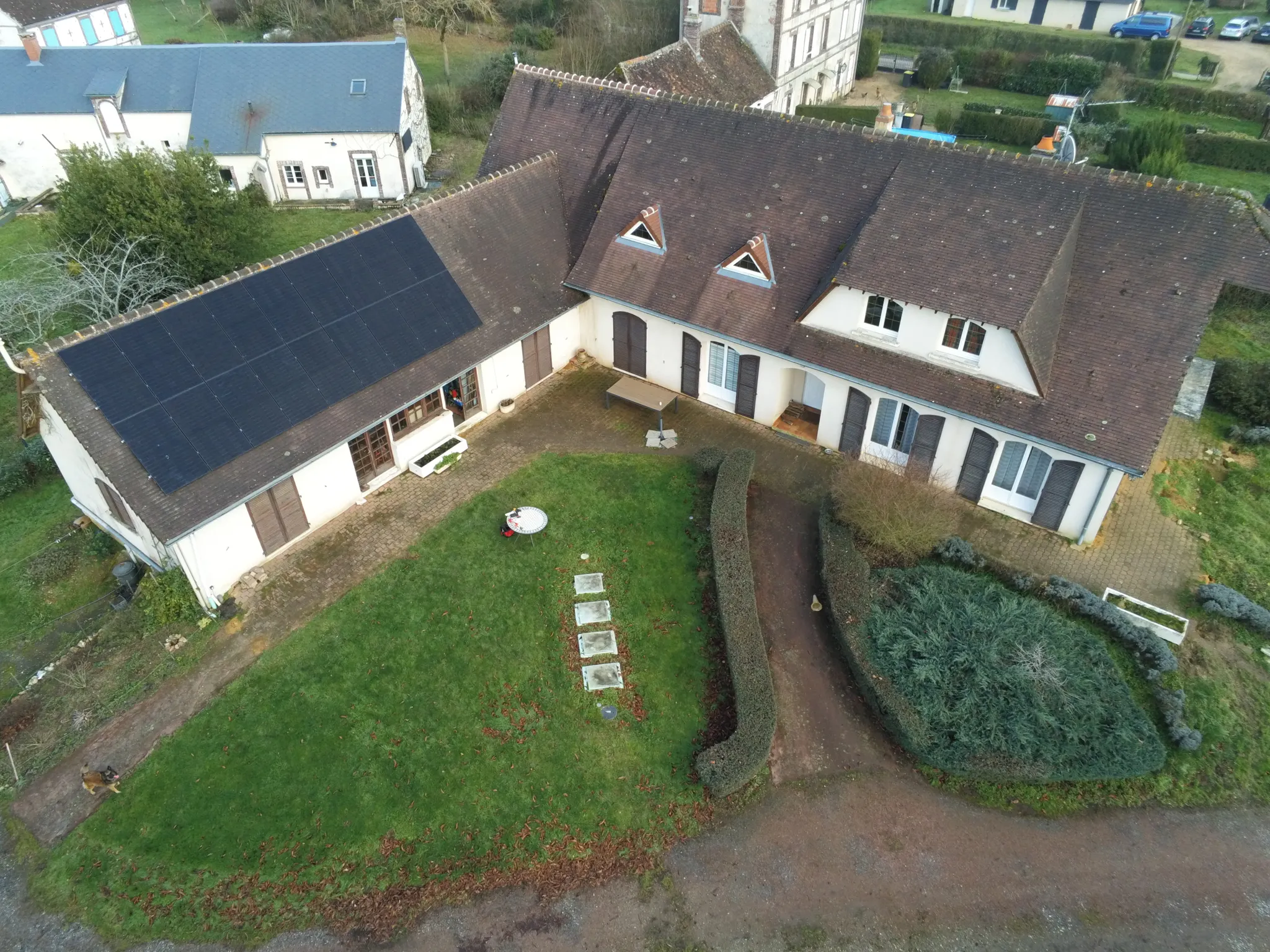 Vue aérienne de l'installation photovoltaïque de 9 kWc à Belhomert-Guéhouville (28240)