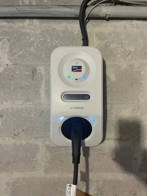 Borne de recharge SMA eCharger en service, à Osny (95520)