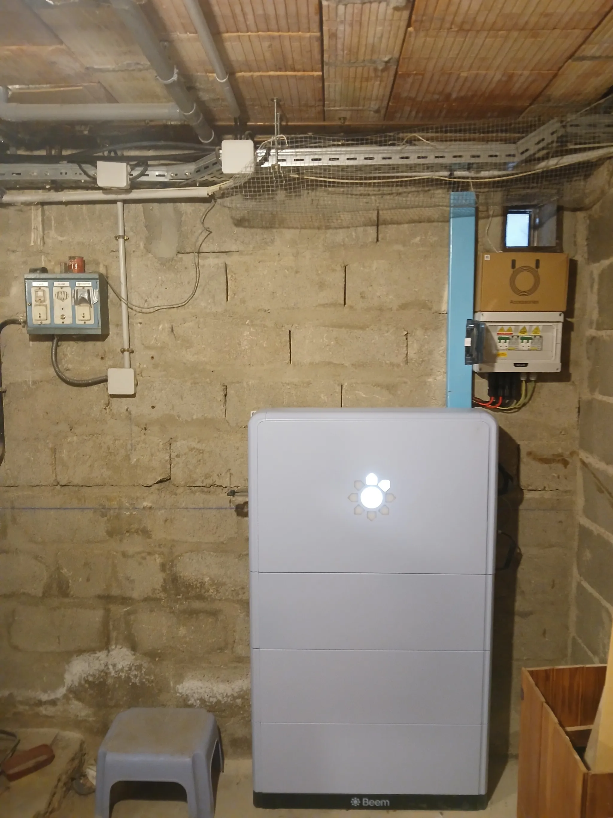 Batterie Beem de 9,9 kWh installée au sous-sol, à Boissettes (77350)