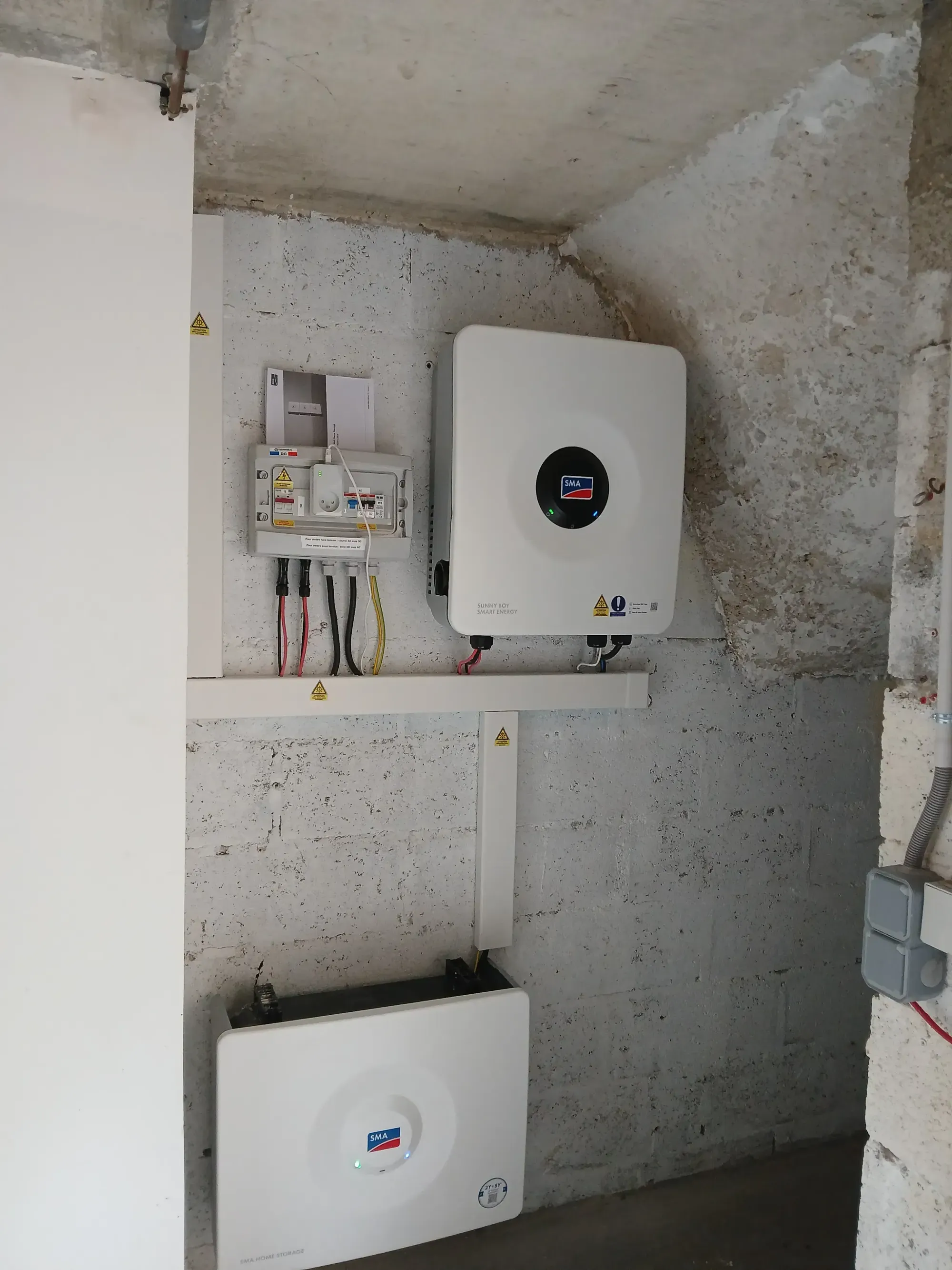 Onduleur hybride SMA Sunny Boy Smart Energy, coffret de protection et batterie SMA Home Storage, à Maisons-Laffitte (78600)