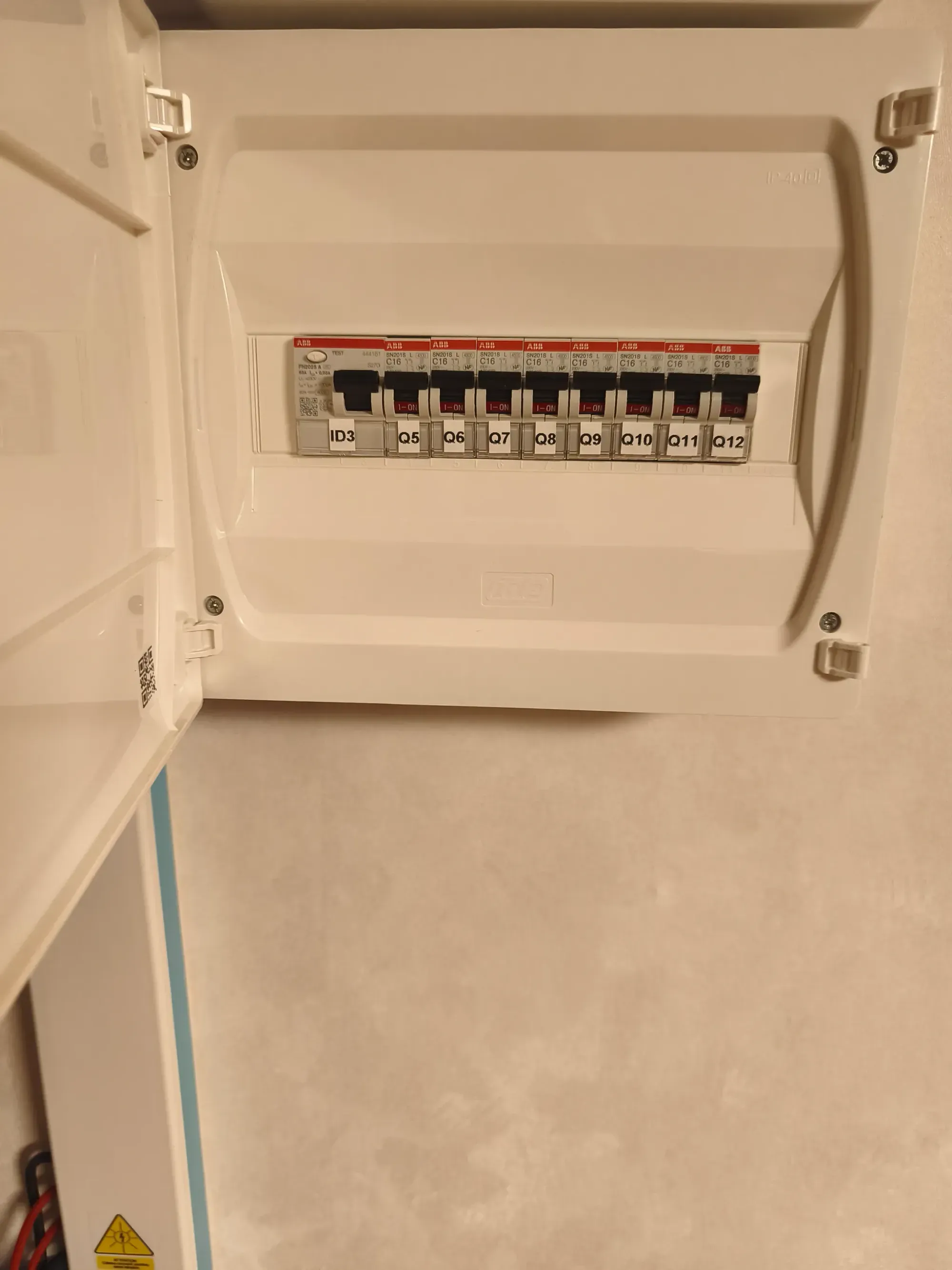 Coffret dédié aux protections et aux circuits prioritaires secourus, à Annet-sur-Marne (77)