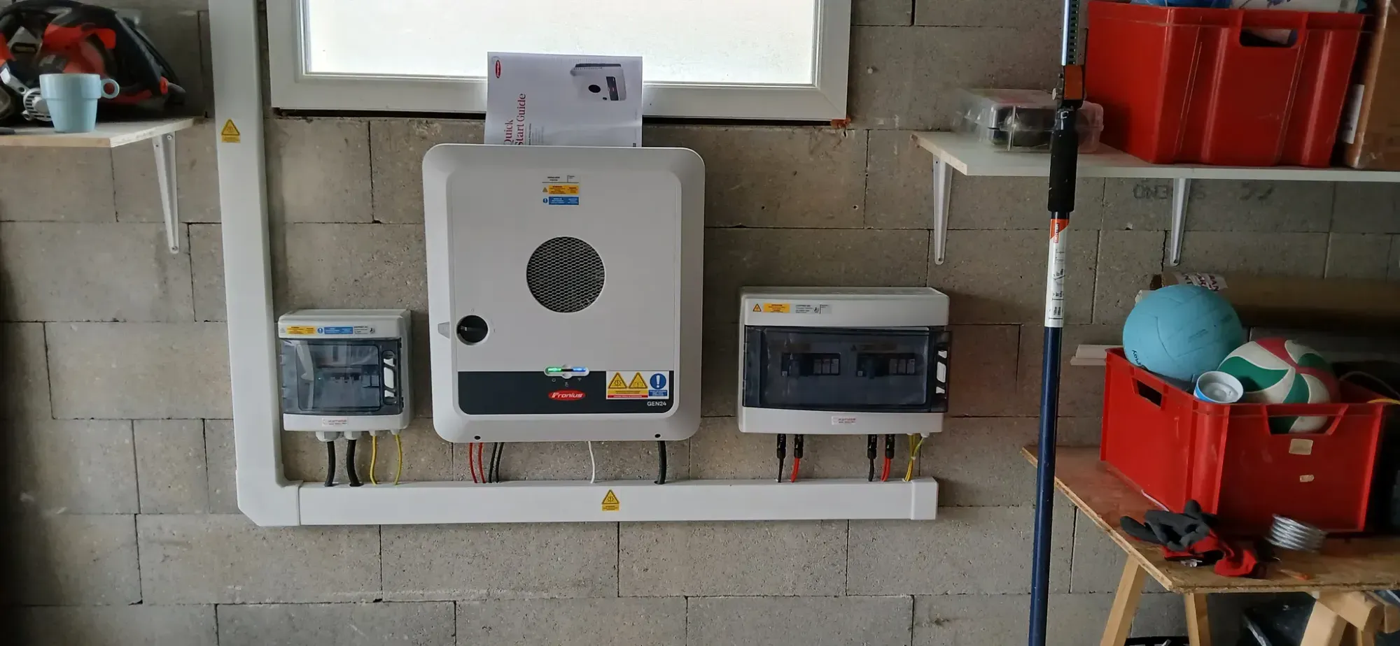 Onduleur hybride Fronius Primo GEN24 Plus 10.0 et coffrets de protection AC et DC, à Guyancourt (78)
