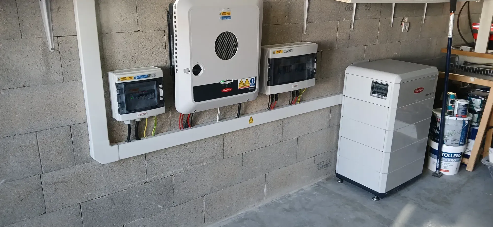 Le local technique après l'ajout de la batterie Fronius Reserva Pro de 16 kWh, à Guyancourt (78)