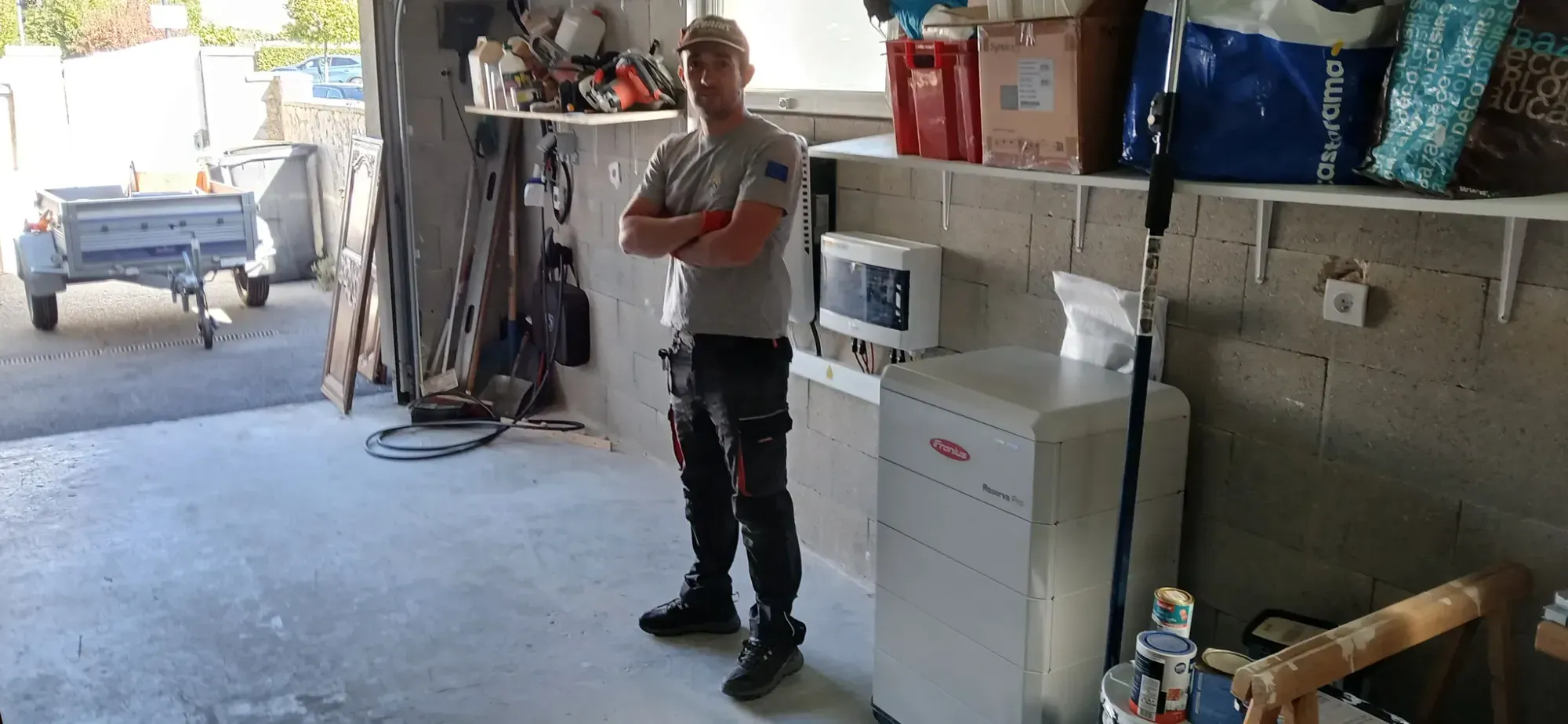 Le garage après l'installation de la batterie Fronius Reserva Pro, à Guyancourt (78)