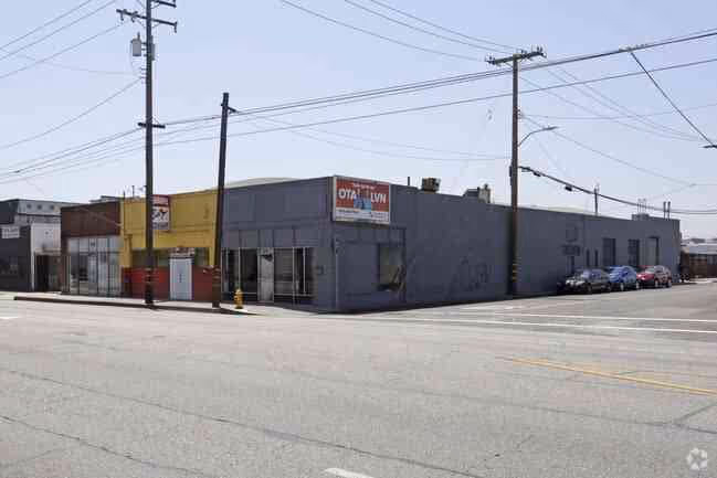 Industrial building at 4901-4905 S Santa Fe Ave, Vernon, CA