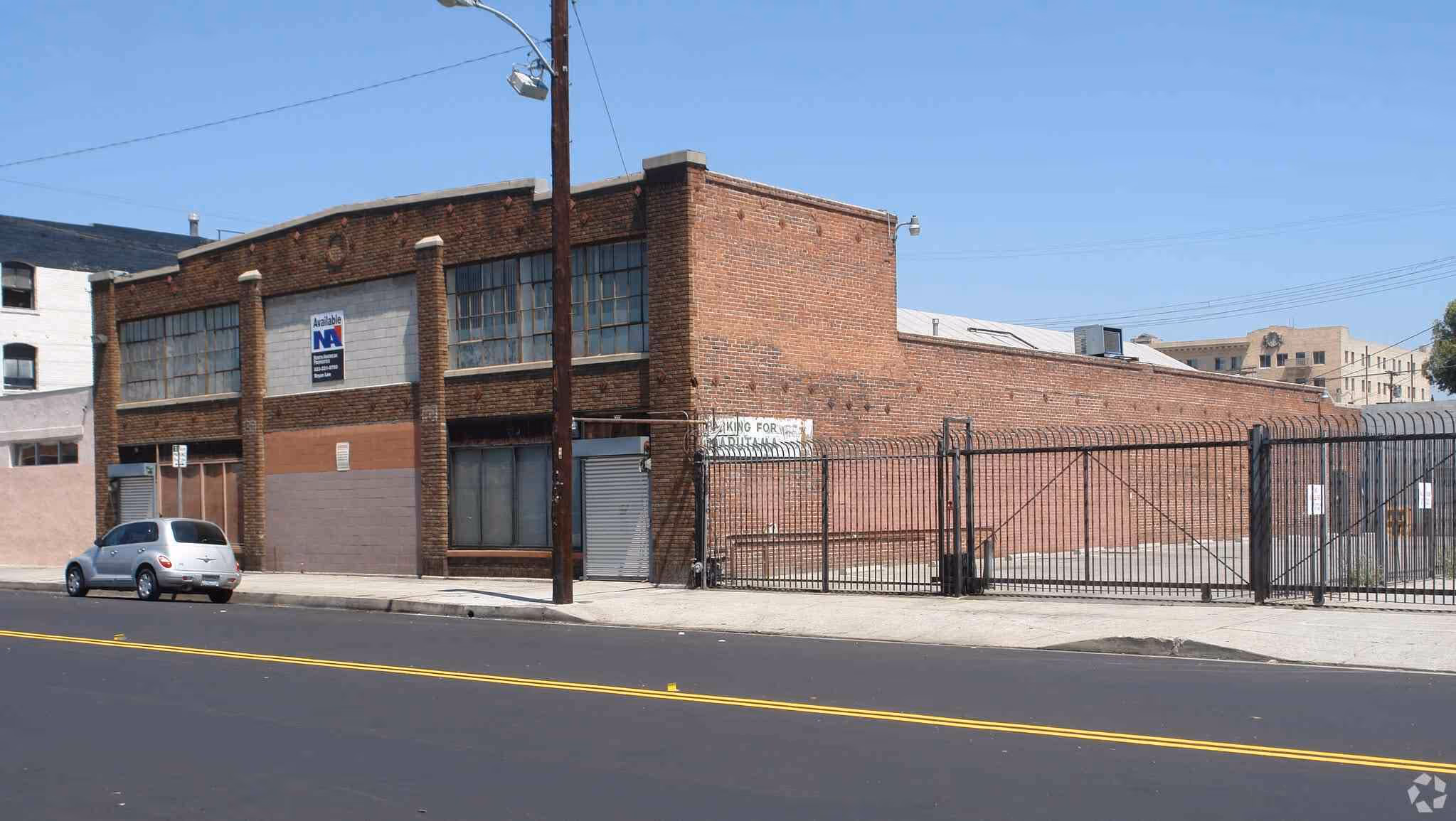 Industrial building at 722 Towne Ave, Los Angeles, CA