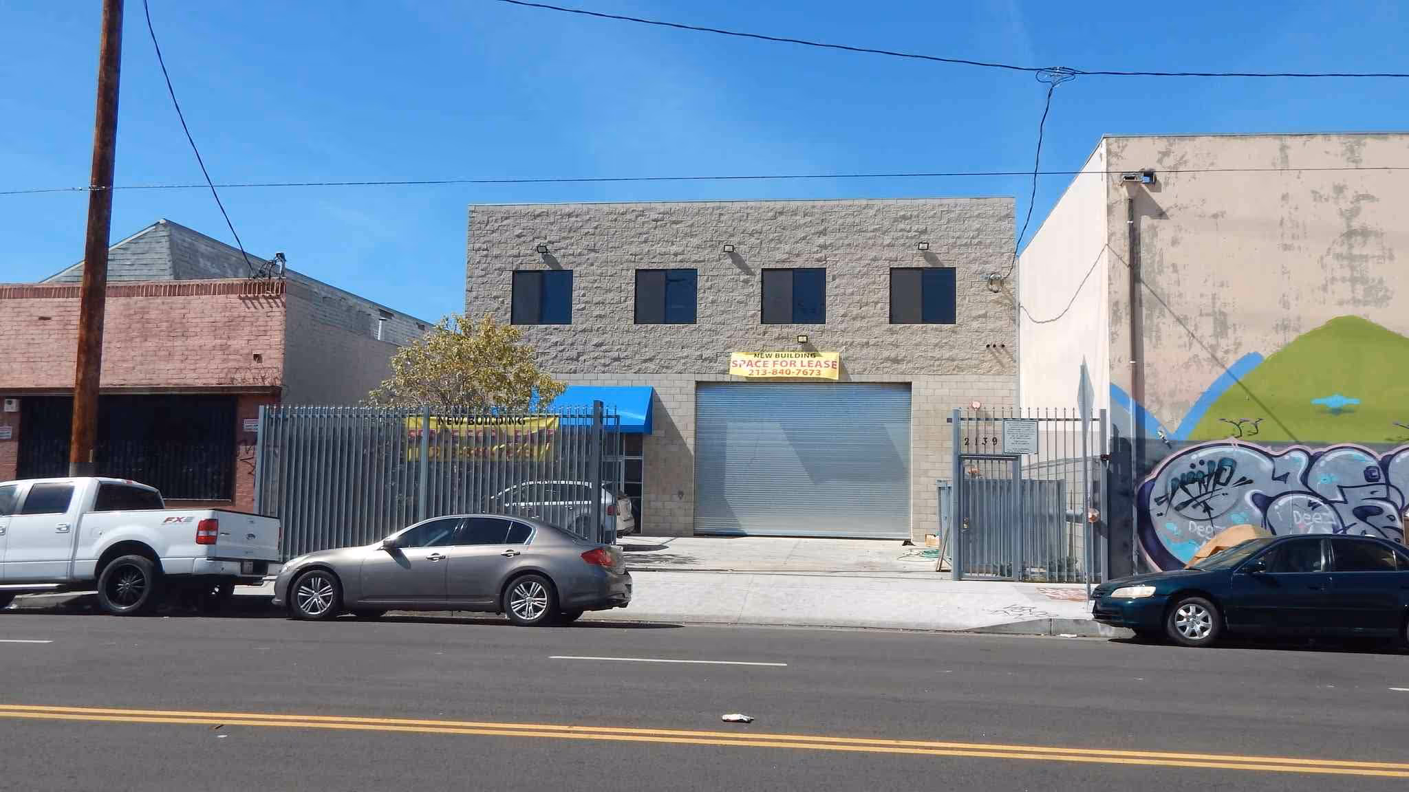 Industrial building at 2139 S Los Angeles St, Los Angeles, CA