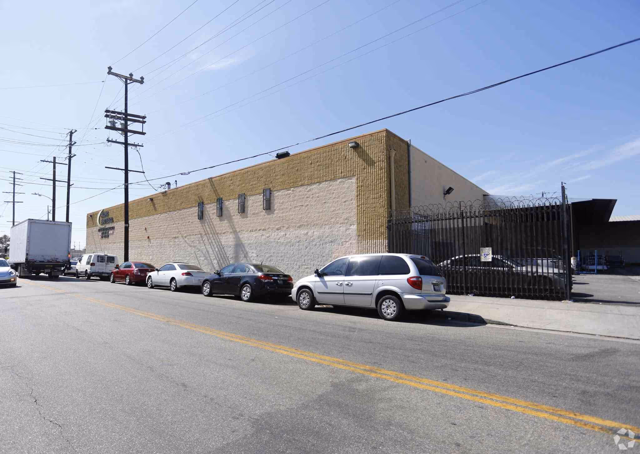 Flex building at 1401 Griffith Ave, Los Angeles, CA