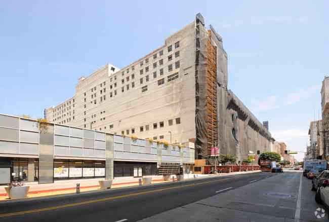 Commercial property at 801-831 S Broadway, Los Angeles, CA