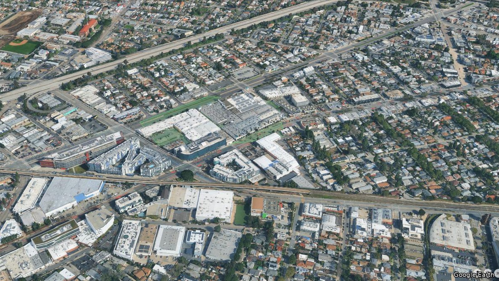 Exterior work advances on Apple's 536,000 SF campus