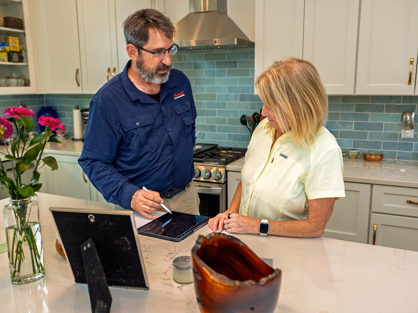 pest control technician reviewing a wdo report with the homeowner