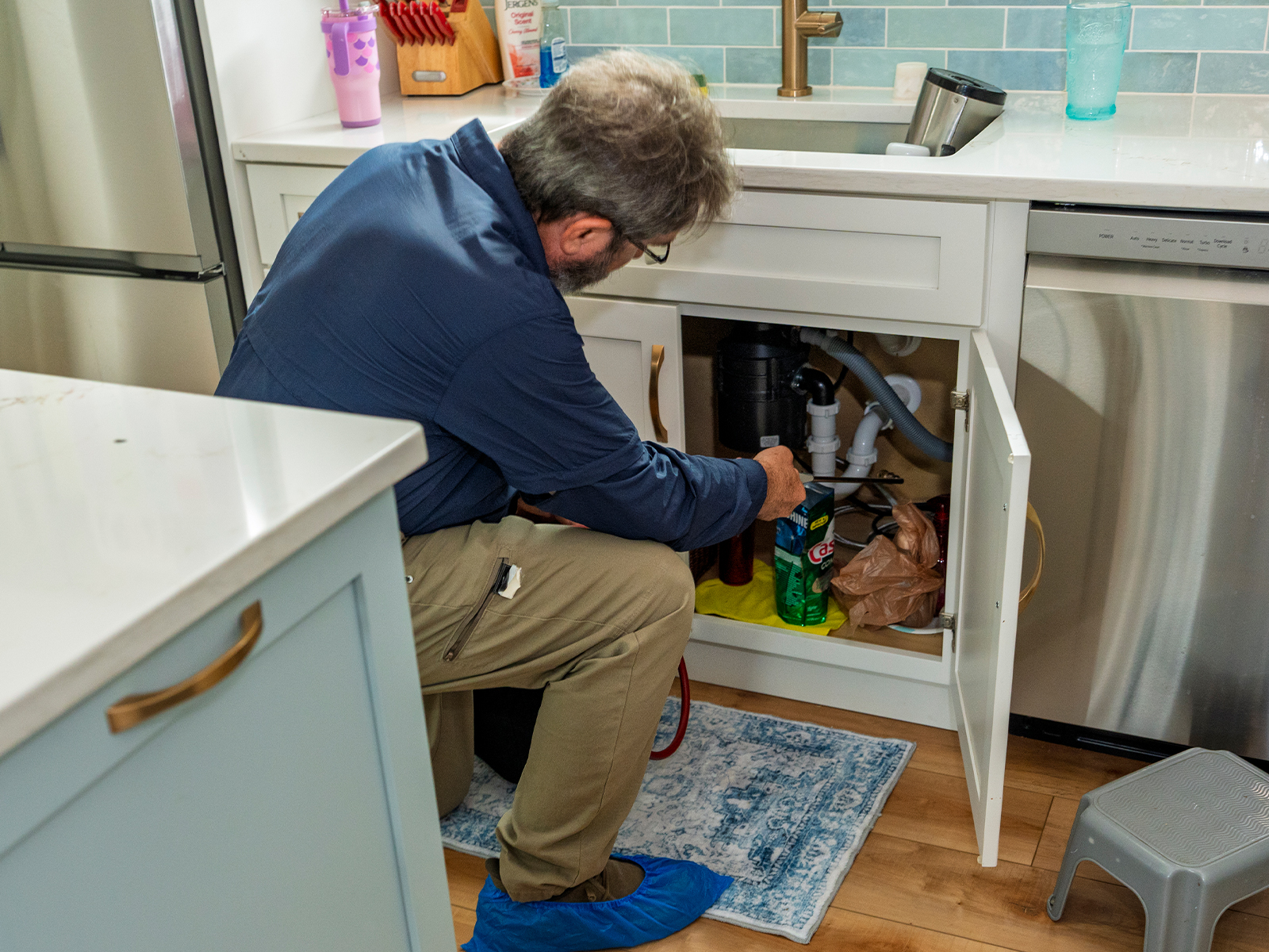 treating inside a florida home for pests