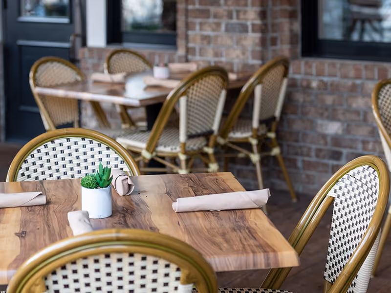 outdoor restaurant seating