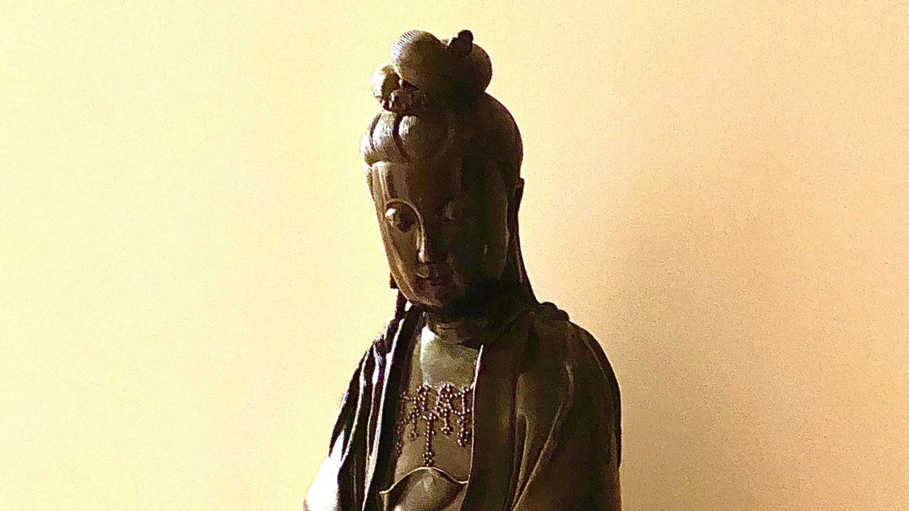 Figure of Kuan Yin among the women dharma ancestors honoured during service
