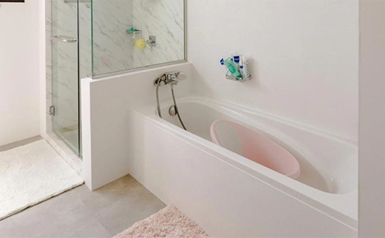 Salle de bain rénover avec la technique de covering