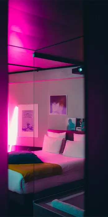 Chambre d'Hôtel-Cinéma avec cinéma privé pour une soirée insolite à Paris Nation