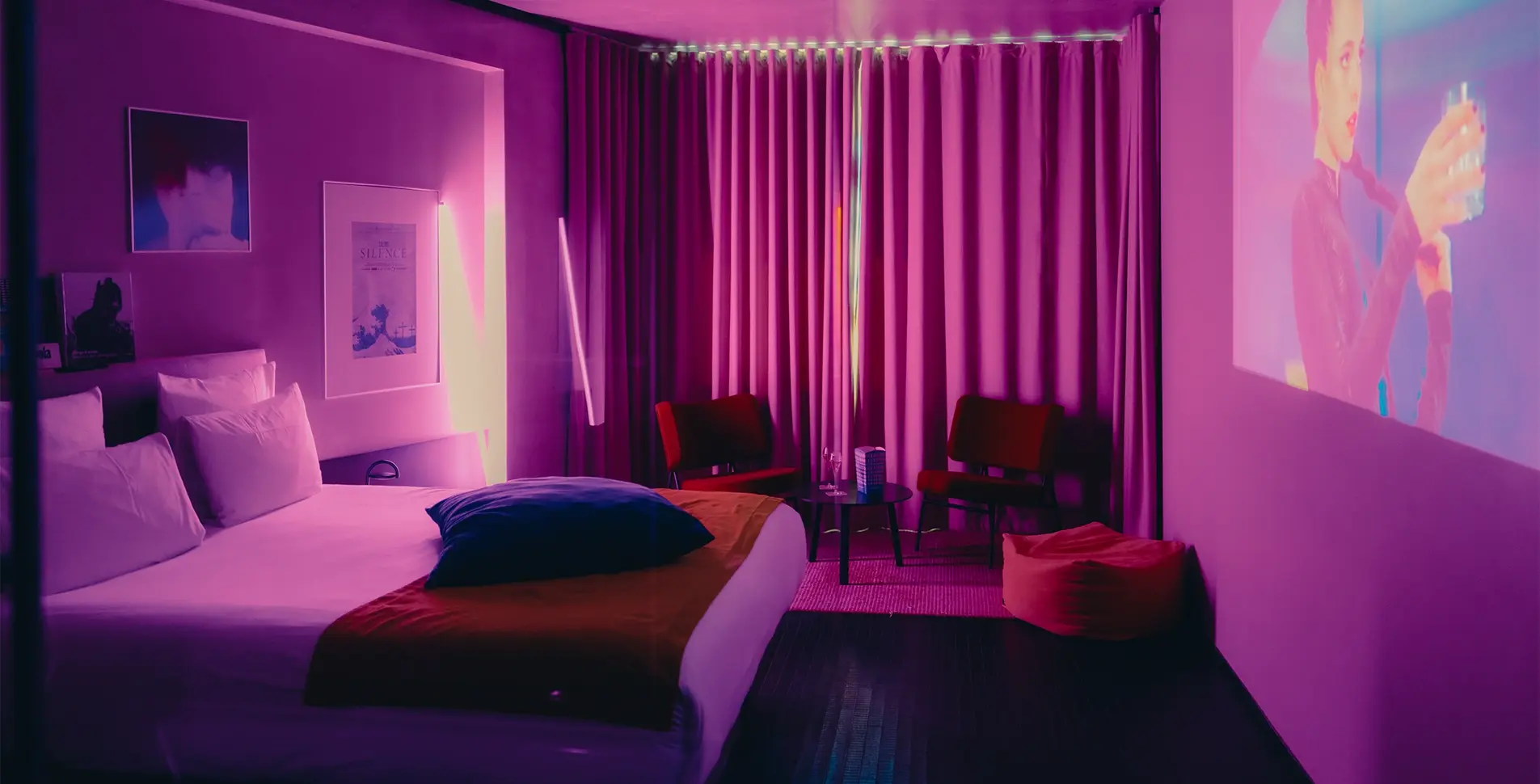 Cinema-Hotel room with private screening for a unique night in Paris Nation