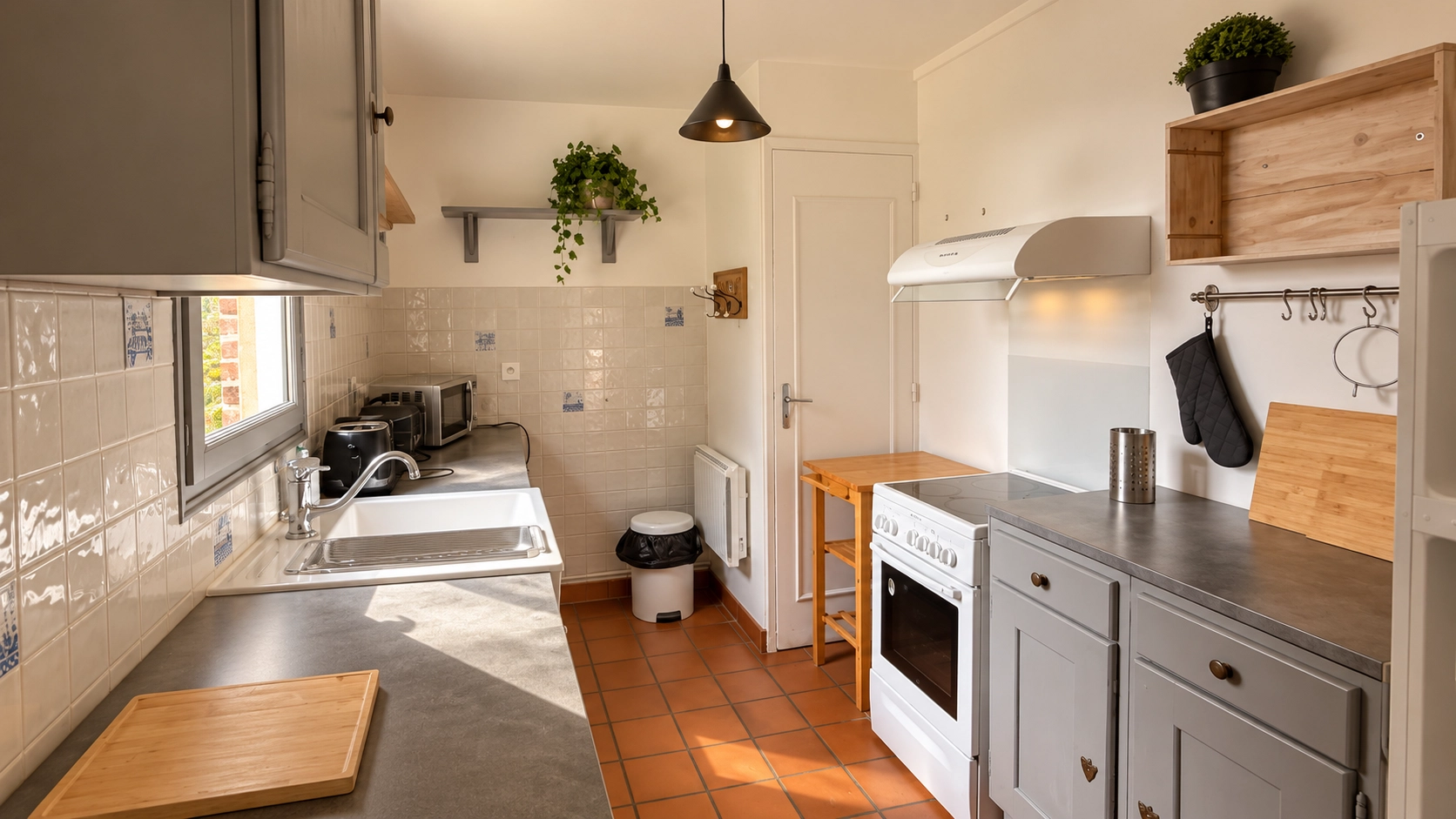 Fully equipped kitchen in Maison les Prunelles.